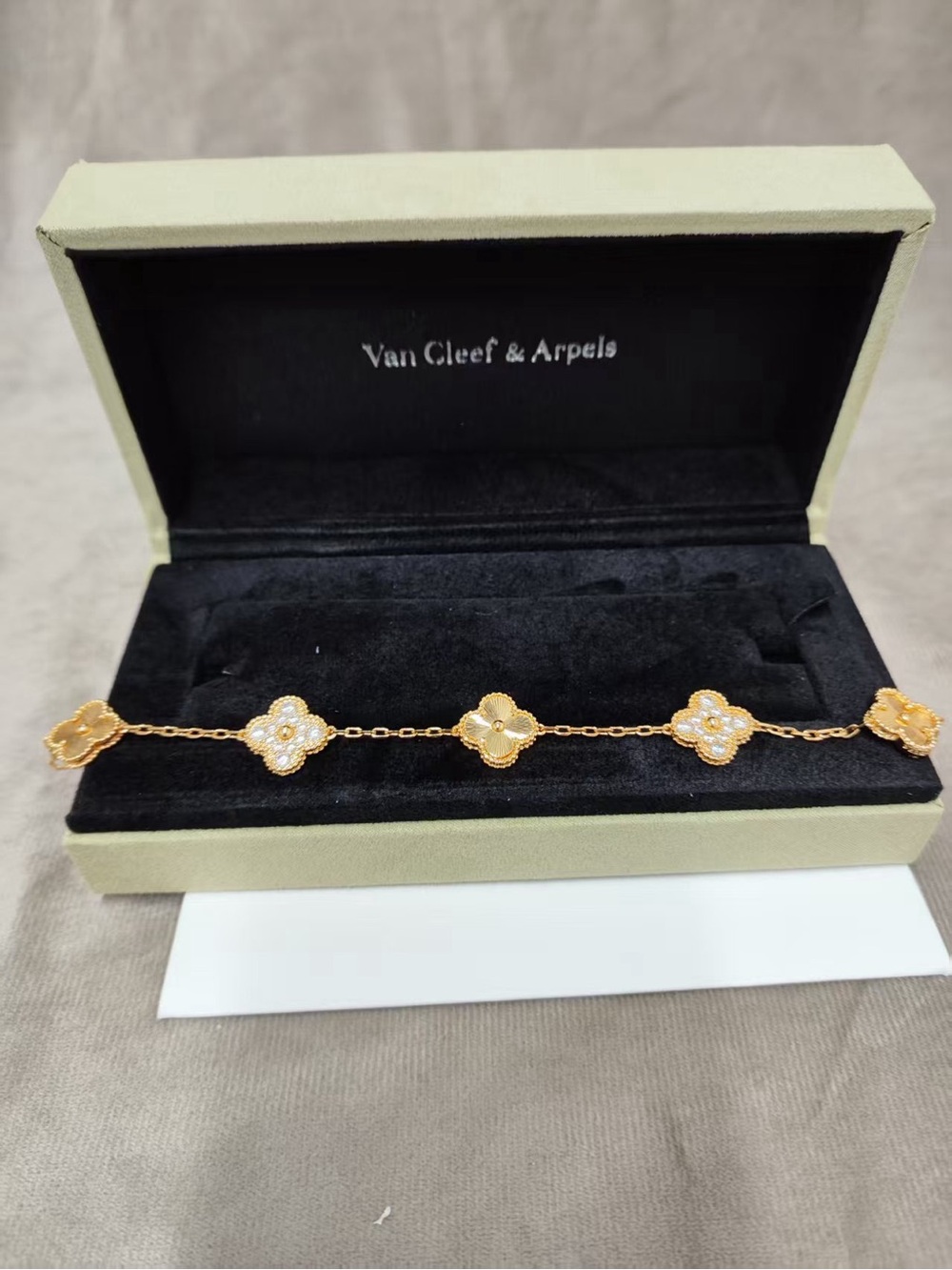 🥬Van Cleef & Arpels Gold Clover Link Bracelet with Pearl Accents